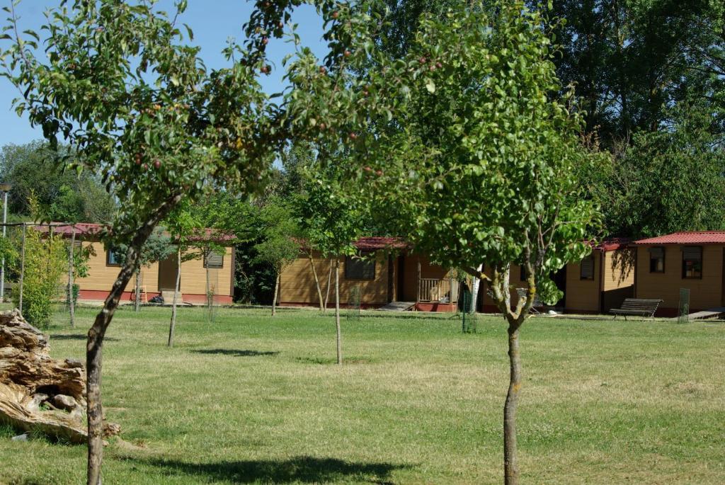 Bungalows Granja Escuela Arlanzón Eksteriør billede